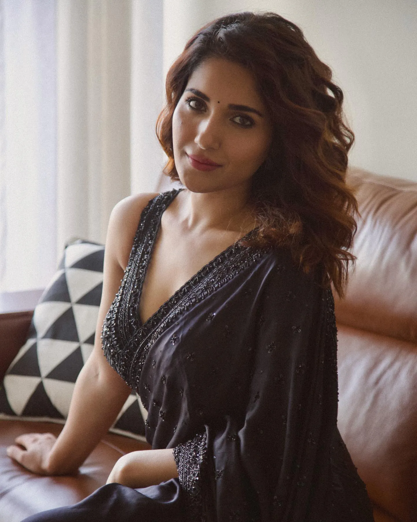 Ruhani Sharma - ruhani-sharma-sexy-9.webp